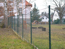 Montáž čtyřhranného pletiva a podhrabových desek – Starý Plzenec Montáž čtyřhranného pletiva a podhrabových desek – Starý Plzenec